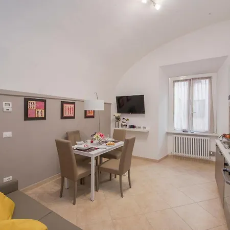 Lhostin Colosseum 174 Apartman *