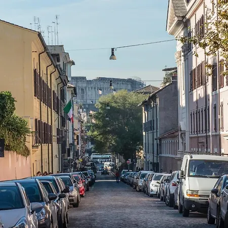 Lhostin Colosseum 174 Apartman Róma
